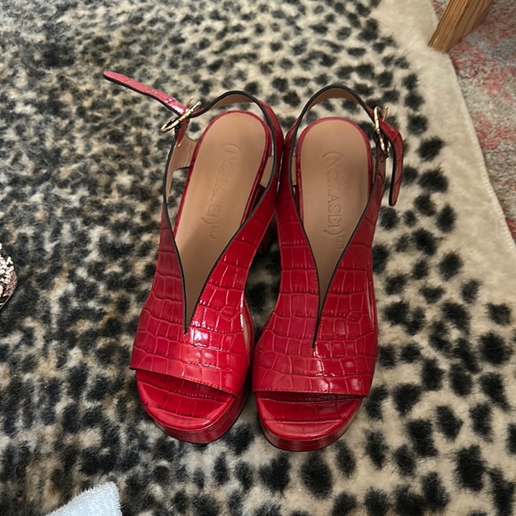 Red Platform Slingback Sandals with Block Heel - Picture 3 of 4